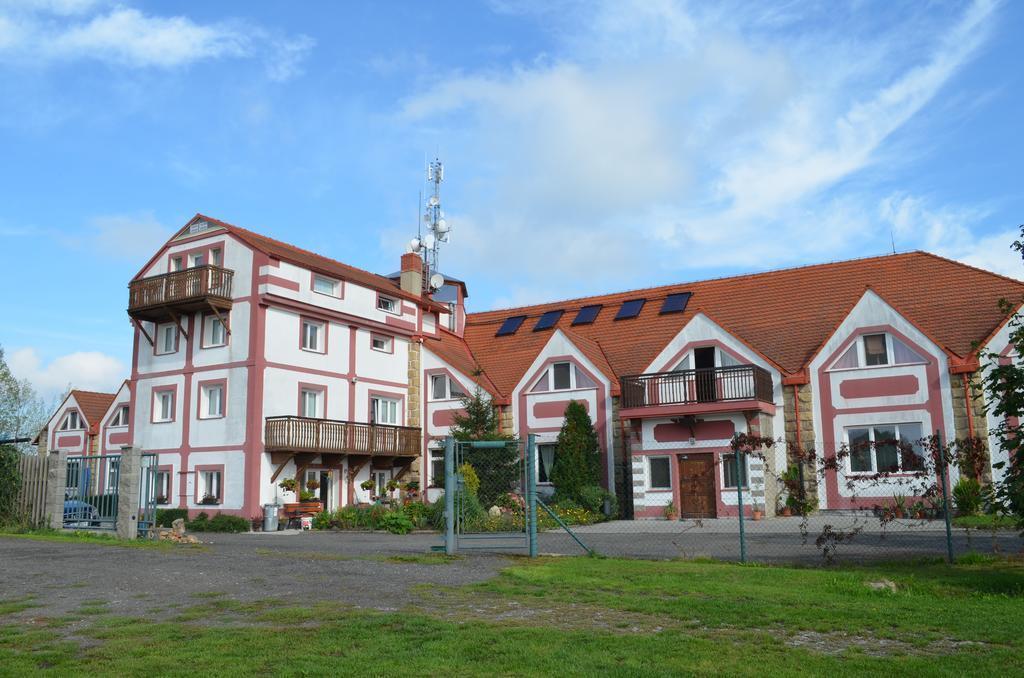 Отель Famozclub Bakov nad Jizerou Экстерьер фото