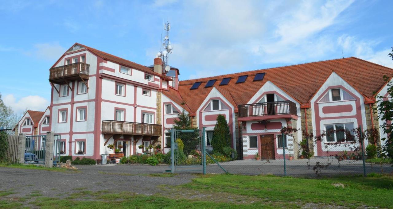 Отель Famozclub Bakov nad Jizerou Экстерьер фото