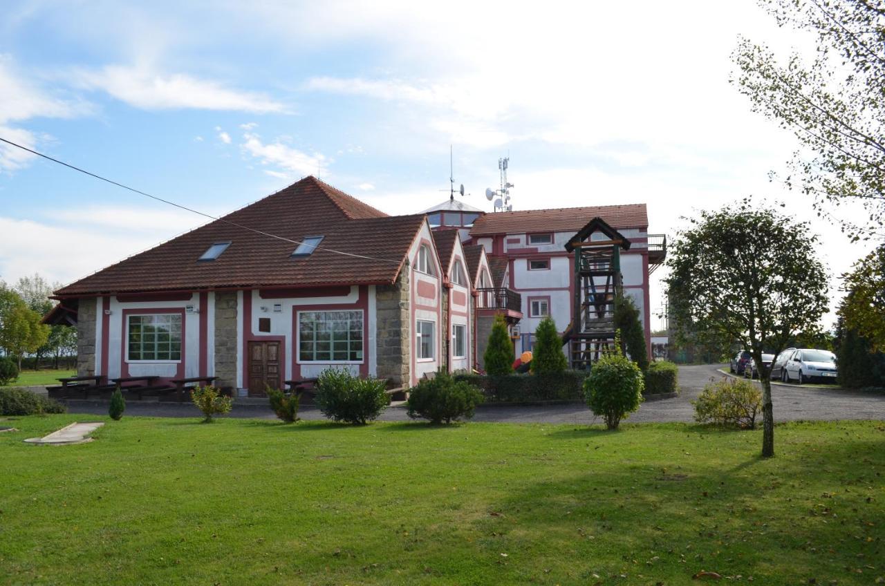 Отель Famozclub Bakov nad Jizerou Экстерьер фото