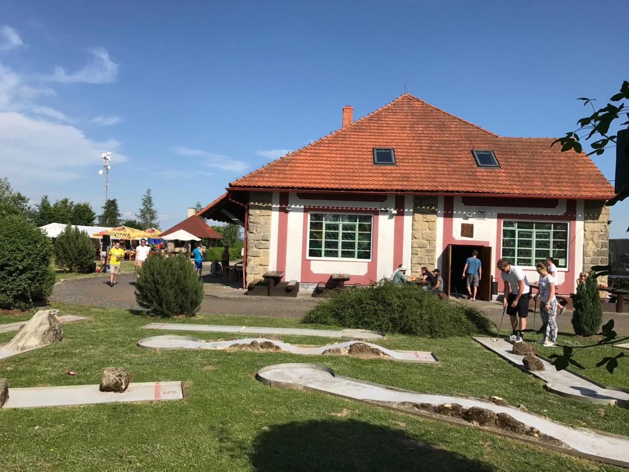 Отель Famozclub Bakov nad Jizerou Экстерьер фото